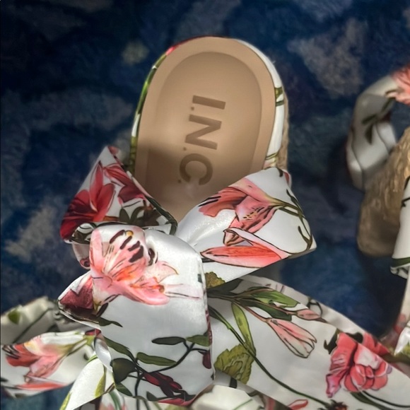 Floral Wedge Sandals - Picture 3 of 6